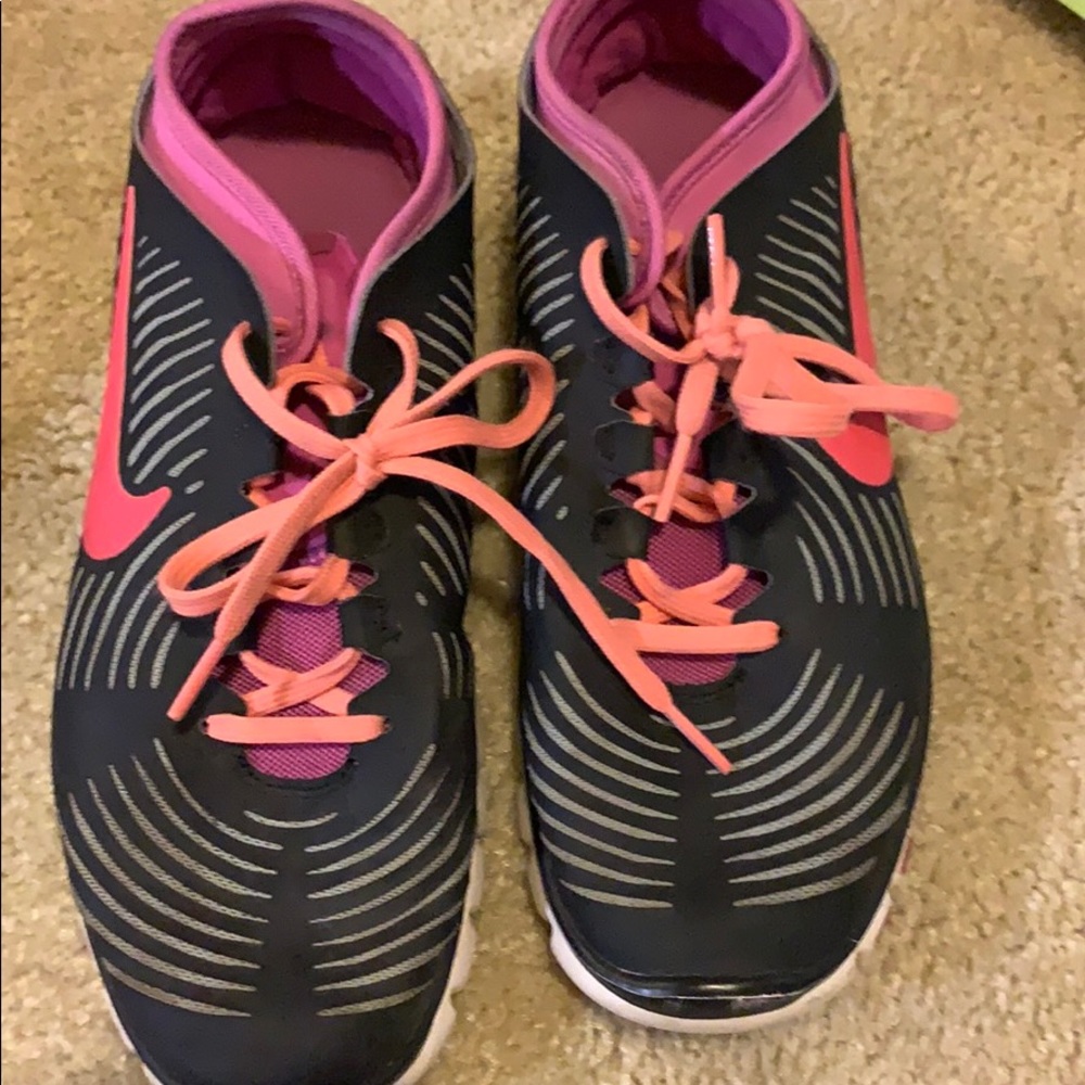 Nike tennis shoes